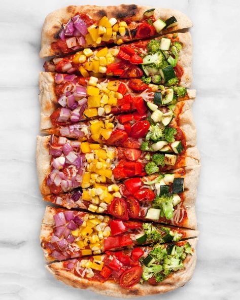 Individual Pizzas, Vegan Wraps, New Pizza, Pizza Ingredients, Large Pizza, Veggie Pizza, Rainbow Food, Piece Of Art, Perfect Food