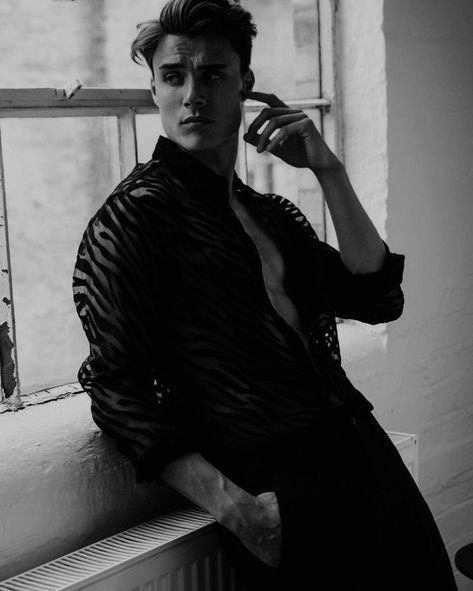 Callum Griffin, Sophie Lark Aesthetic, Brutal Prince, Sophie Lark, Surfer Boys, Scene Aesthetic, Bad Boy Aesthetic, Romantic Scenes, Photography Poses For Men