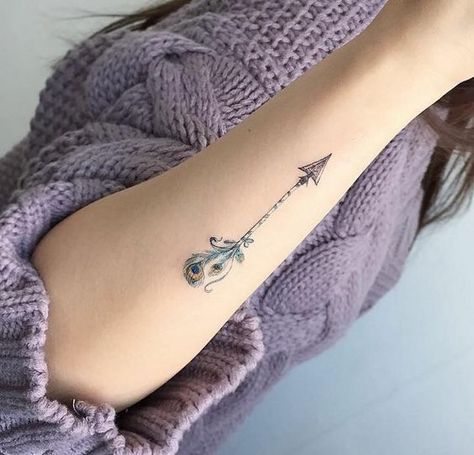 Arrow Tattoos For Women, Tattoo Arrow, Tattoo Feather, Arrow Tattoo Design, Peacock Feather Tattoo, Herz Tattoo, Feather Tattoo Design, Arrow Tattoo, Most Popular Tattoos