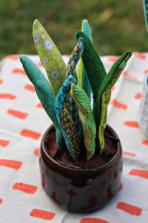 Fabric Succulents, Cactus House Plants, Making Flowers, Cactus Diy, Fall Sewing, Floral Foam, Plant Pattern, Succulents Diy, Diy Plants