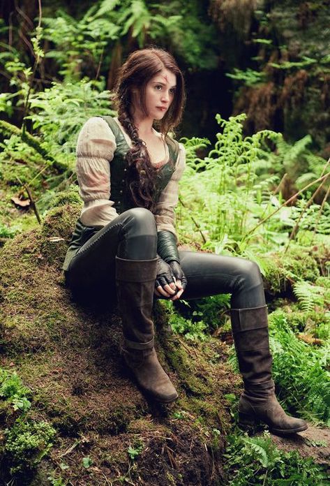 Medieval Clothing Women Pants, Medieval Clothing Women Warriors, Hansel And Gretel Costumes, Medieval Clothing Women, Medieval Girl, Celebrity Yearbook Photos, Warrior Outfit, Medieval Woman, Fair Outfits