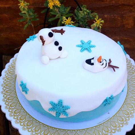 Disney Cake Ideas Easy, Frozen Bento Cake, Olaf Cake Birthday, Olaf Cupcake Cake, Easy Frozen Cake, Olaf Frozen Cake, Olaf Birthday Cake, Frozen Fondant, Pastel Frozen