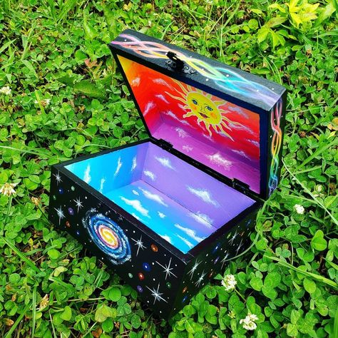 Box Paintings Ideas, Box Painting Ideas Cardboard, Paint A Box Ideas, Galaxy Box Painting, Cool Box Painting Ideas, Wooden Box Art Ideas, Magical Box Art, Mini Box Painting Ideas, Painting On Wood Box Ideas