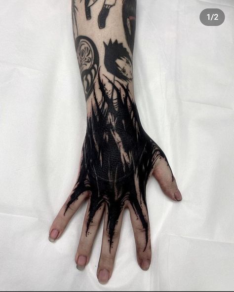 Tattoo Ideas Summer, Dark Tattoo Ideas, Dark Feminine Tattoos, Gotik Tattoo, Feminine Skull Tattoos, Watercolor Tattoo Ideas, Simple Tattoos For Guys, Blackout Tattoo, Geniale Tattoos