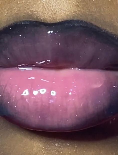 Black And Pink Lip Combo, Purple Lip Combo, Lip Combinations, Earthy Makeup, Ombre Lips Tutorial, Purple Lip Gloss, Crazy Lipstick, Glossy Lips Makeup, Light Pink Lips