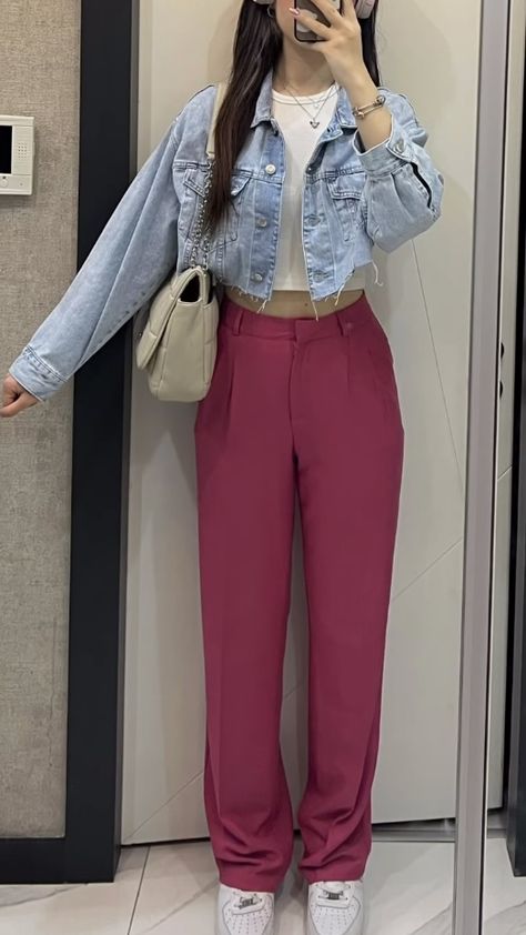 Outfit Camisa Rosa, Pantalon Rosa Outfit, Outfit Pantalon Rosa, Pink Pants Outfit, Outfit Minimalist, Chic Dressing, Capsule Wardrobe Outfits, Casual College Outfits, Hijabi Outfits Casual