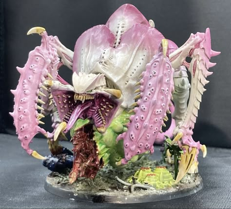 Warhammer 40k Tyranids, Painting Figurines, Orchid Mantis, 40k Tyranids, Warhammer Armies, Warhammer Painting, Long Live The Queen, Warhammer 40k Figures, Warhammer Figures