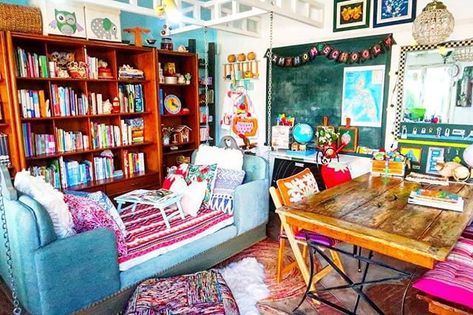 Living Room Homeschool Space, Micro School, Diy Home Library, At Home Classroom, Homeschool Area, Homeschool Room Decor, Homeschool Space, Small Playroom, Library Wall