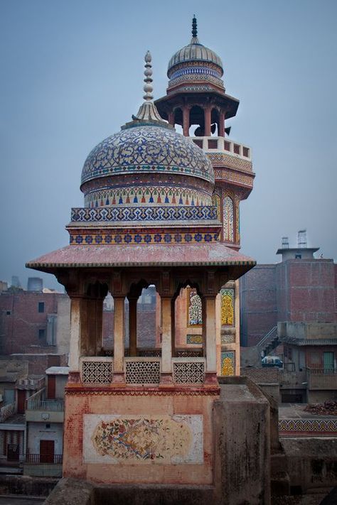 Masjid Wazir Khan, Pakistan Islamic Arch, Architecture References, Pakistan Art, Pakistani Art, Beautiful Mosque, Pakistan Culture, Beautiful Pakistan, Magic Places, Persian Architecture