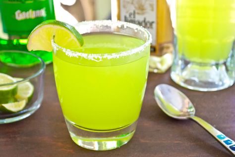 Melon Ball Margarita Virgin Party Drinks, Virgin Summer Drinks, Melon Ball Drink, Melon Liqueur, Margarita Mix, Happy Hour Cocktails, Margarita Cocktail, Alcohol Drink Recipes, Drinks Alcohol Recipes