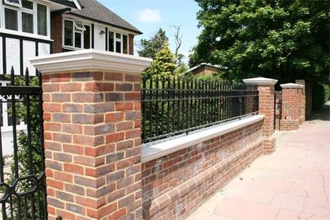 Front Walls And Gates, Front Yard Wall Ideas Bricks, Front Wall Design Of House Brick, Front Garden Wall Ideas Brick, Brick Wall Front Of House, Brick Wall Driveway, Driveway Wall Ideas, Front Garden Wall Ideas, Front Brick Wall