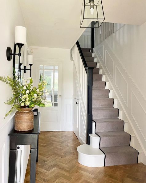 Modern Hallway Design, Stair Paneling, Entrance Hall Decor, House Staircase, Wall Paneling Diy, Hallway Inspiration, Narrow Hallway Decorating, Hallway Flooring, Stairway Design