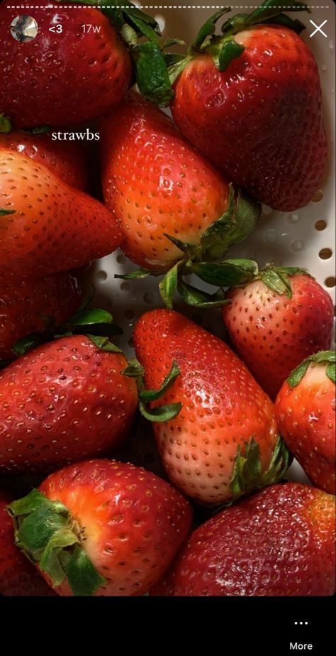 Aesthetic Instagram story of a close up of strawberries Red Phone Wallpaper, Aesthetic Red Wallpaper, Aesthetic Ig Story, Aesthetic Ig, Wallpaper Red, Aesthetic Red, Simple Aesthetic, Instagram Photo Inspiration, Red Wallpaper