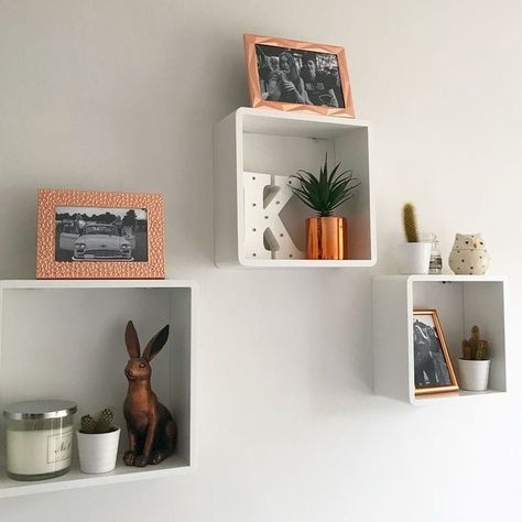 Ikea Square Wall Shelves, Square Shelf Ideas, Floating Shelves Square, Square Shelves On Wall, Cube Wall Shelf Decor Ideas, Square Shelves Decor Cubes, Wall Cubes Ideas Decor, Square Shelf Decor, Square Bookshelf