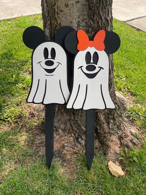 Disney Halloween Diy Decorations, Disney Ghost, Mickey Mouse Halloween Classroom Door, Diy Mickey Ghost, Halloween Mickey Mouse Decorations, Mickey Mouse Halloween Yard Decorations, Halloween Mickey Decorations, Mickey Mouse Ghost, Disney Halloween Diy