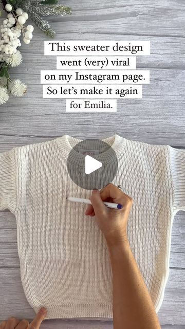 E Names, Haft Vintage, Personalised Jumpers, Diy Christmas Sweater, Kids Clothes Diy, Embroidery Hoop Crafts, Personalised Gifts Diy, Candyland Birthday, Diy Baby Gifts