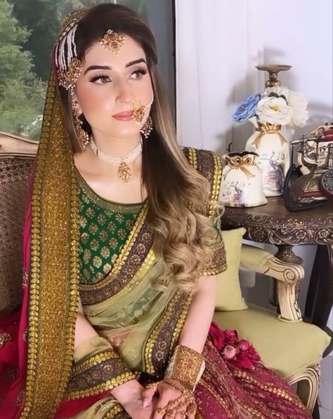 Pakistani Hairstyle, Mayon Dresses, Pakistani Bridal Hairstyles, Affan Waheed, Mehndi Bride, Bride Groom Poses, Pakistani Mehndi, Shoes Guide, Galaxy Images