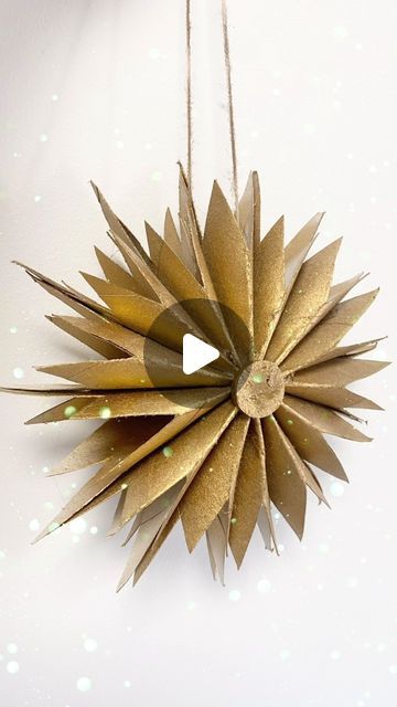 Cardboard Crafts Decoration, Christmas Crafts Diy Decoration, Toilet Roll Craft, Toilet Paper Roll Crafts, Paper Craft Diy Projects, Paper Roll Crafts, Snow Flakes, Diy Crafts Paper Flowers, Paper Stars