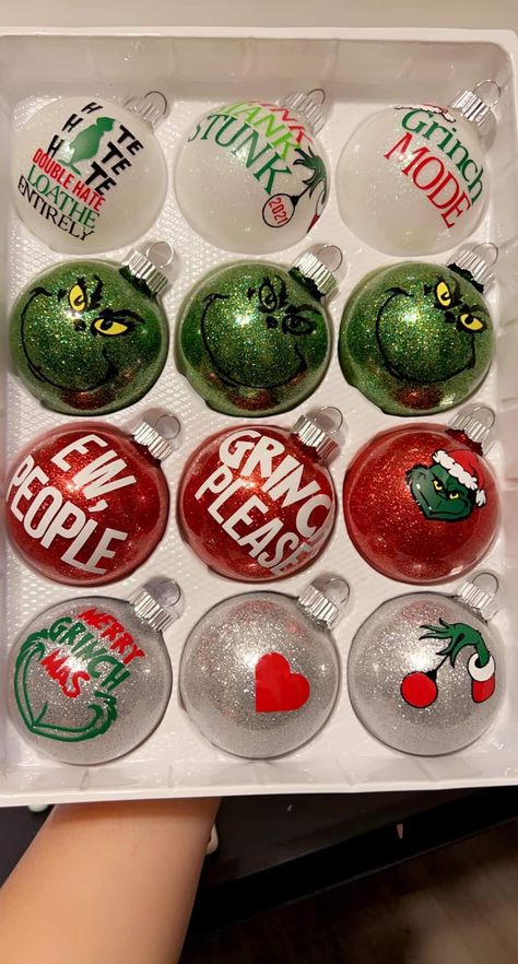 Diy Peppermint Ornaments, Funny Diy Ornaments, Diy Grinch Ornaments, Diy Christmas Bulbs, Diy Grinch, Peppermint Ornament, Diy Tree Decor, Grinch Christmas Tree, Christmas Sales