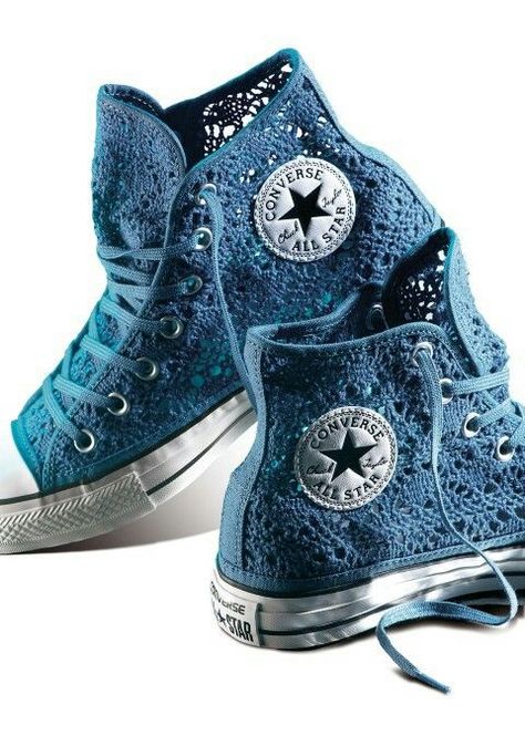 Lace Converse, Curvy Petite Fashion, All Stars Converse, Shoes Converse, Milan Fashion Weeks, Crochet Shoes, Women Sneakers, Converse Sneakers, Shoe Closet