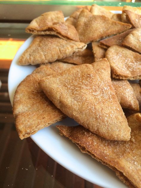 Pita Pocket Recipes, Pita Chips Recipe, Homemade Pita Chips, Cinnamon Tortilla Chips, Cinnamon Tortillas, Cinnamon Chips, Bread Snacks, Pita Chips, Crisp Recipe