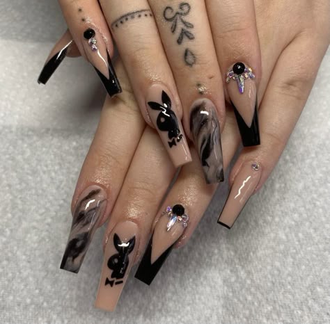 Alcohol Nails Design, Simple Baddie Nail Ideas, Cool Black Nail Designs, Dramatic Nails, Badass Nails, Beach Nails Art, 2023 Beach, Nails Art Designs, Fake Nails Designs