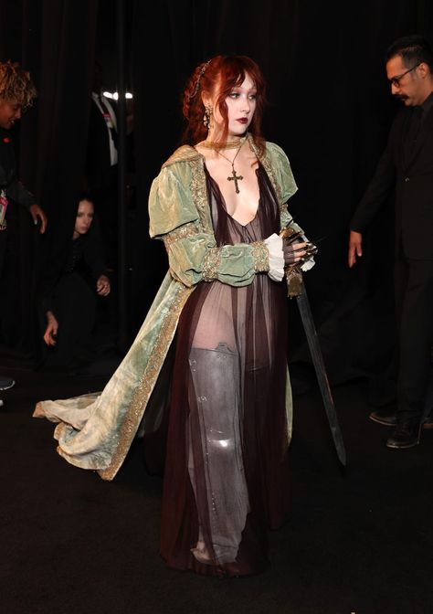 Chappell Roan Is Ready to Slay With Her Sheer Gown and Sword at the MTV VMAs Sheer Gown, Celebrity Culture, Chappell Roan, Warrior Queen, Christina Ricci, Eclectic Fashion, Girls Dream, Trending Videos, Look Cool