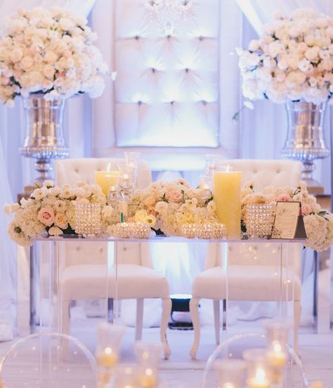 21 Sweetheart Table Ideas for Weddings ~ we ♥ this! moncheribridals.com Sweet Heart Table, Heart Table, Sweetheart Table Wedding, All White Wedding, Wedding Event Design, Table Wedding, Wedding Elegant, Romantic Decor, Center Pieces