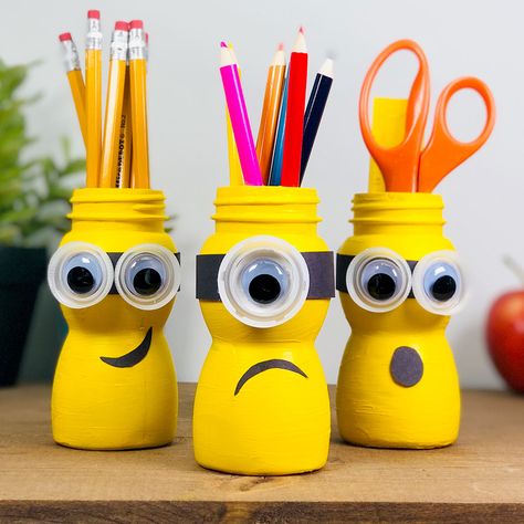 Minion Pencil Holders Minion Crafts, Thierry Le Goues, Preschool Painting, Reuse Containers, Upcycle Crafts, Craft Hacks, Rocks Painting, Fine Motor Activities For Kids, Pencil Holders