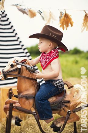 Baby Boy Photo Shoot Ideas, Boy Photo Shoot, Photography Mini Sessions, Baby Photoshoot Boy, Photo Shoot Ideas, Little Cowboy, Cowboys And Indians, Baby Boy Photos, Baby Cowboy