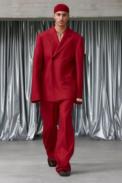 GmbH Fall 2022 Menswear Fashion Show | Vogue 2022 Fashion Show, Red Suit, Vogue Russia, Winter 2022, Fall 2022, Menswear Collection, Fashion Show Collection, Double Breasted Suit Jacket, Stylish Men