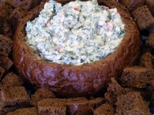 Pumpernickle Bread with Spinach Dip Bread Dips Recipes, Bread Bowl Dip, Best Spinach Dip, Knorr Spinach Dip, Pumpernickel Bread, Spinach Dip Recipe, Tasty Thai, Bread Dip, Yummy Meals