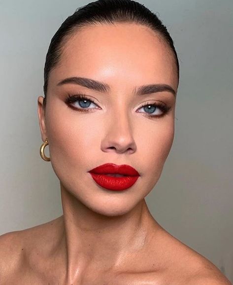 Bridal Red Lip Makeup, Marry Photoshoot, Christmas Party Makeup Looks, Skincare Favorites, Red Lips Makeup Look, Nye Makeup, Red Carpet Makeup, Maquillage On Fleek, Natural Glam Makeup