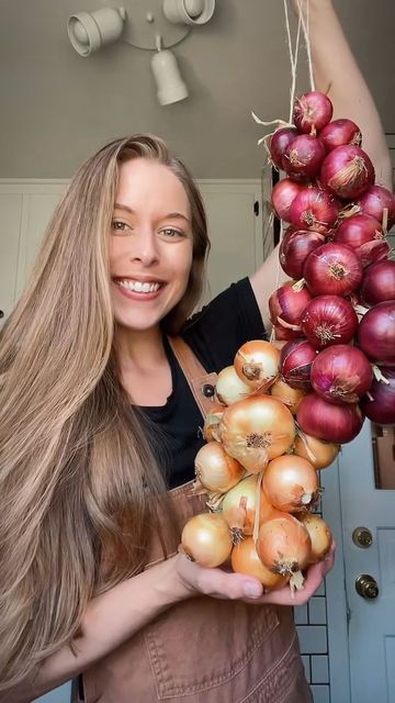 BRE ELLIS on Instagram: "Wanted to give you guys a quick tutorial of how I strung up my onions in today vlog that went live! Do you prefer to string up or braid your onion harvests?! 🧅 Link to vlog is in bio! I share some fall planting, onion storage, baking, resetting my worm bin and more! #backyardgarden #backyardhomestead #preservetheharvest #onions #onionstorage #homegrownfood #gardening #growyourown #gardentips #preservation" How To Braid Onions For Storage, Onion Harvest Storage, Curing Onions For Storage, Planting An Onion From An Onion, Onion Growing From Onion, Onion Storage, Famous Recipes, Worm Bin, Homegrown Food