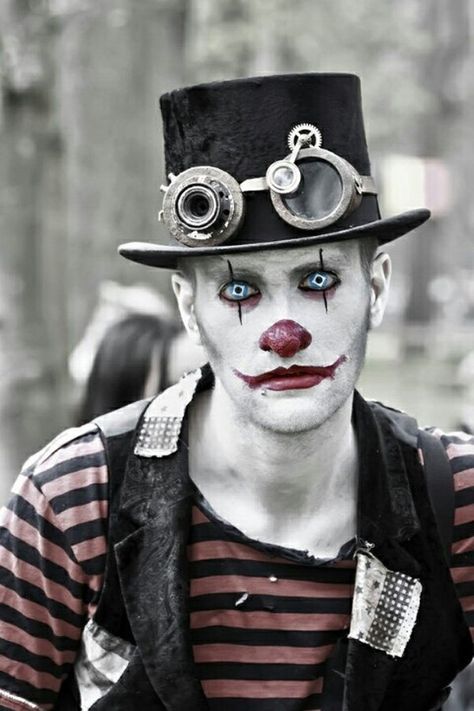 Steampunk Zombie Mime Makeup & Costume - Cool Halloween Costume Ideas  <3 ! Steampunk Circus, Makeup Zombie, Mime Makeup, Halloweenský Makeup, Dark Circus, Halloween Men, Scary Clowns, Creepy Clown, A Clown