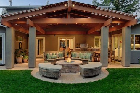 44 Traditional outdoor patio designs to capture your imagination Landscape Tips, Design Per Patio, Backyard Covered Patios, Covered Patio Design, Terrasse Design, Outdoor Covered Patio, Pergola Diy, Concrete Patios, Patio Pergola