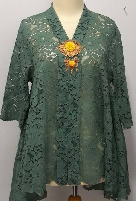 Kebaya Lace Modern Simple, Kebaya Plus Size Hijab, Kebaya Modern Big Size, Kebaya Big Size Brokat, Model Kebaya Untuk Orang Gemuk, Kebaya Plus Size, Kebaya Brokat Modern, Blouse Brokat, Renda Kebaya