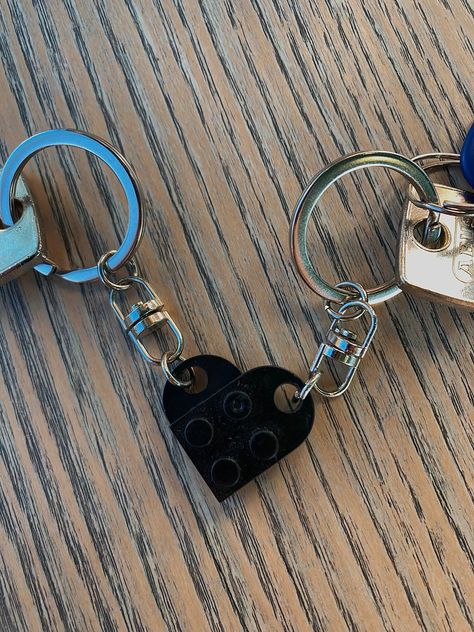 Emo Boyfriend Gift Ideas, Lego Keychain Heart, Couple Matching Keychain, Lego Couple Keychain, Matching Keychains Aesthetic, Lego Keychain Couple, Lego Keychain Aesthetic, Lego For Boyfriend, Matching Lego Keychain