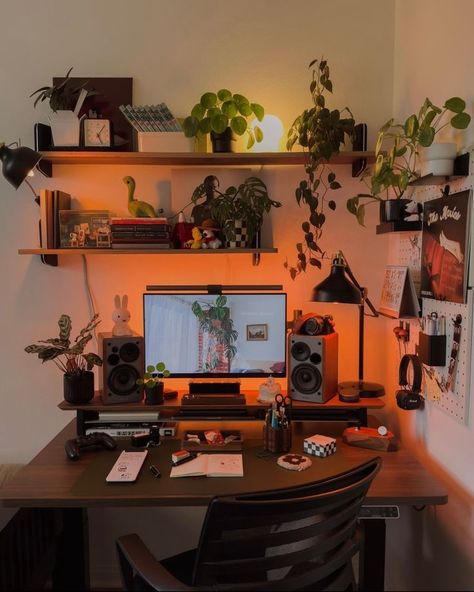 Green Aesthetic Desk Setup🔥 📸: @kimchistamps Step into the world of sleek and modern desk setups with our latest feature! Explore the productivity-enhancing designs of our community. 💻 @modtecups Disclaimer: We don’t own this content. The original owner(s) of this content is mentioned above. ___________ #moderndesk #minimalistworkspace #aestheticdesign #sleekoffice #aestheticsetup #DIYprojects #homedecor #minimalism #deskgoals #desksetup #productivespaces #minimalsetup #deskinspiration #d... Cool Computer Desks, Setting Up A Home Office, Types Of Computer, Home Studio Setup, Gamer Room Decor, Computer Desks, Gaming Station, Bedroom Setup, Stylish Desk