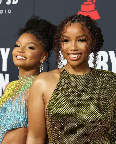 Chloe And Halle Locs, Kinky Twist Hairstyles Braids, Chloe And Halle, Kinky Twists Hairstyles, African Party Dresses, Wedding Hairstyles Bridesmaid, Chloe X Halle, Dreadlock Style, Dreadlock Styles