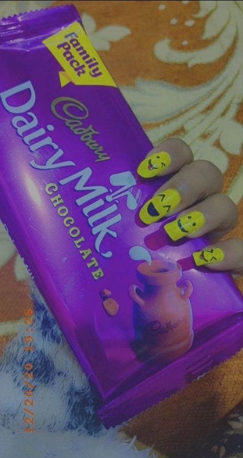 Chocolate Real Pic, Chocolates Snaps, Real Dpz, Bff Images, Nails Paint, Funny Snapchat Stories, Milka Chocolate, Energy Bars Recipe, Chocolate Logo