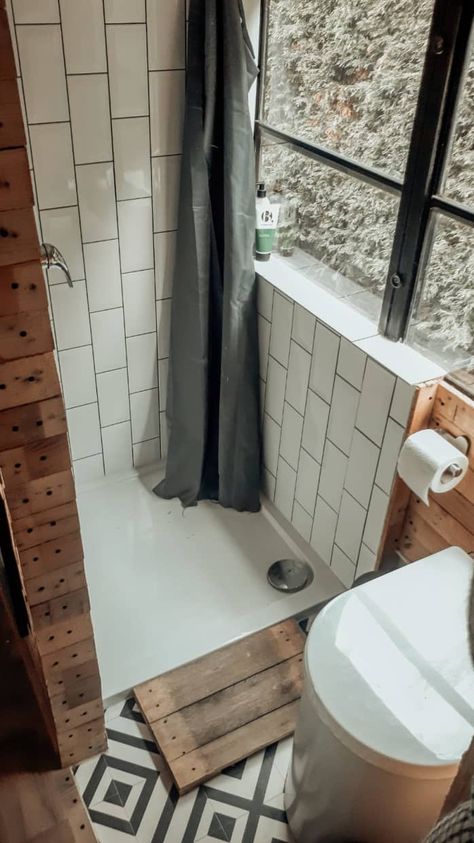 Bus Shower Ideas, Vanlife Bathroom Ideas, Skoolie Back Door, Skoolie Shower Ideas, Skoolie Bathroom Ideas, Skoolie Bathroom, Cozy Rustic Home, Bus Remodel, Bus Home