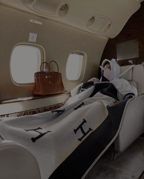 Luxury Jets Private Plane, Private Plane Luxury, Plane Snapchat, Private Plane Aesthetic, Travel Aesthetic Plane, Plane Essentials, Private Jet Travel, Private Plane, Private Jet