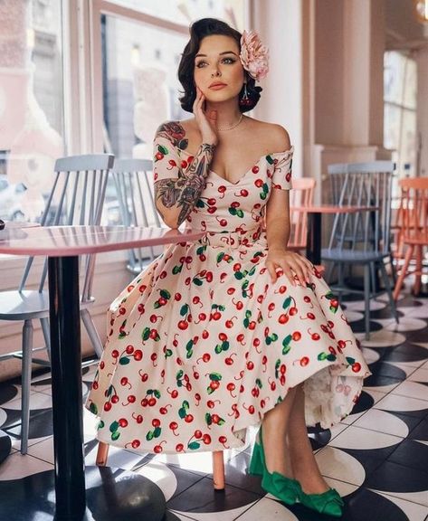 Recycle Reuse and Repurpose 1950s Western Fashion, Pin Up Girl Outfits, 50s Pinup Outfits, 40s Photoshoot, 1950s Housewife Fashion, 50 Photoshoot, Pin Up Photoshoot Ideas, 50s Pin Up Girl, Rockabilly Photoshoot