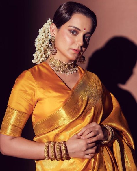 Kangana Ranaut in a yellow pattu saree and matching yellow blouse with jewels by Jaipur Gems to promote "Thalaivi" on The Kapil Sharma Show!" Yellow Pattu Saree, Maharashtrian Saree, Designer Sarees Wedding, Kangana Ranaut, Frock For Women, Latest Designer Sarees, Indian Fashion Saree, Yellow Saree, Indian Photoshoot