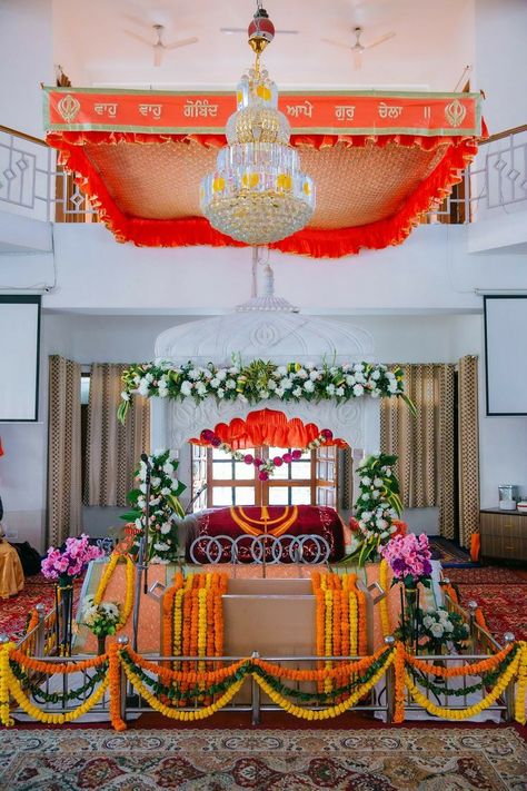 Sikh Wedding Decor, Guru Wallpaper, Golden Temple Wallpaper, Guru Nanak Wallpaper, Spiritual Pictures, Wedding Background Decoration, Dining Sofa, Guru Pics, Instagram Profile Picture Ideas