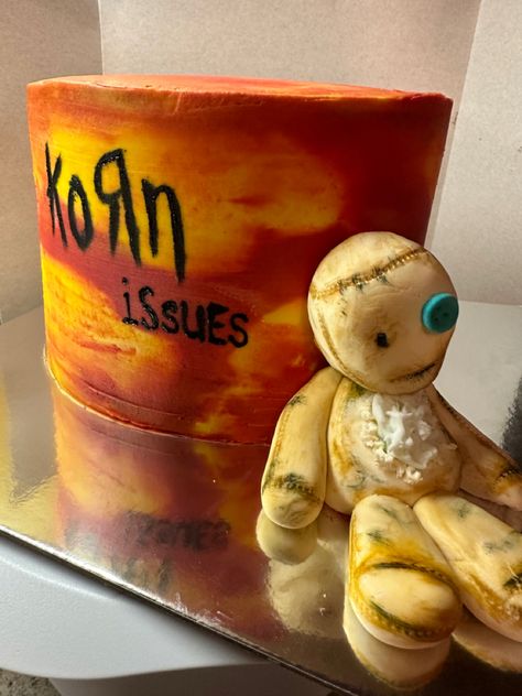 Korn Birthday Cake, Band Birthday Cakes, Korn Issues, Korn Band, Rock Birthday, Ways To Lace Shoes, Groove Metal, 16 Birthday Cake, Mini Cakes Birthday