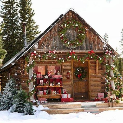 Christmas cabin Lodge Christmas, Cabin Christmas Decor, Christmas Lodge, Santa's Village, Christmas Landscape, Cabin Christmas, Christmas Farm, Lodge Style, Mountain Lodge