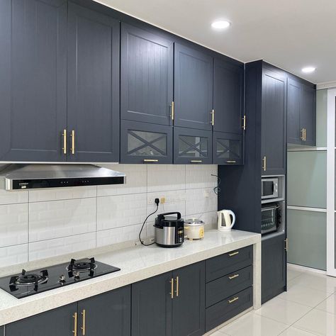 Aluminum Kitchen Cabinets, Kitchen Cabinetry Design, Kitchen Set Cabinet, Latest Kitchen Designs, Aluminium Kitchen, Kabinet Dapur, Kitchen Cupboard Designs, Modern Kitchen Cabinet Design, Transitional Decor Kitchen