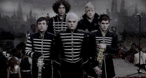 You still get goosebumps when you hear the first notes of Welcome to the Black Parade. Emo Song, Party Poison, The Black Parade, Mcr Memes, Bridge Over Troubled Water, Losing My Religion, Acoustic Covers, Black Parade, Mikey Way